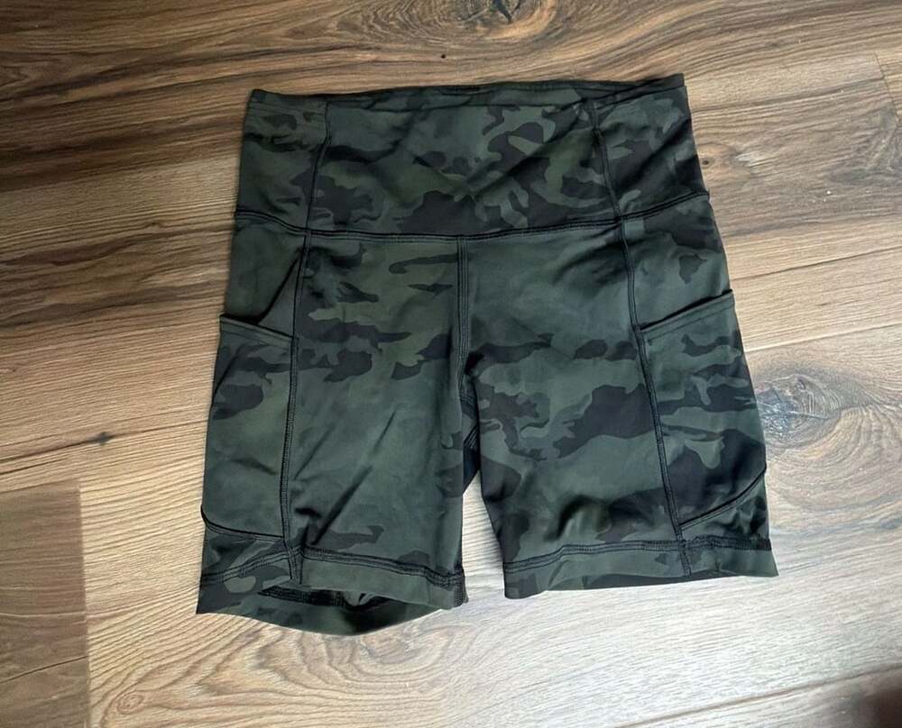 Lululemon Fast and Free High-Rise Bike Shorts in Camo Print, Size 6